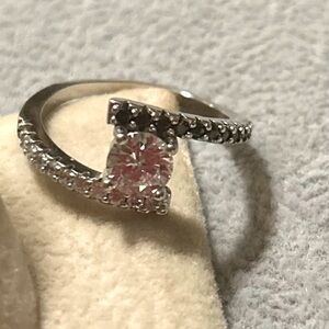 925 Silver Cubic Zirconia And Black Onyx Stones Size 7